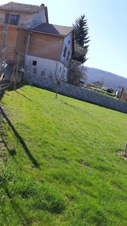 Villa Les violettes du Bugey à Marchamp France